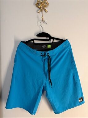 Quiksilver Men’s Turquoise Boardshorts with Black Drawstring